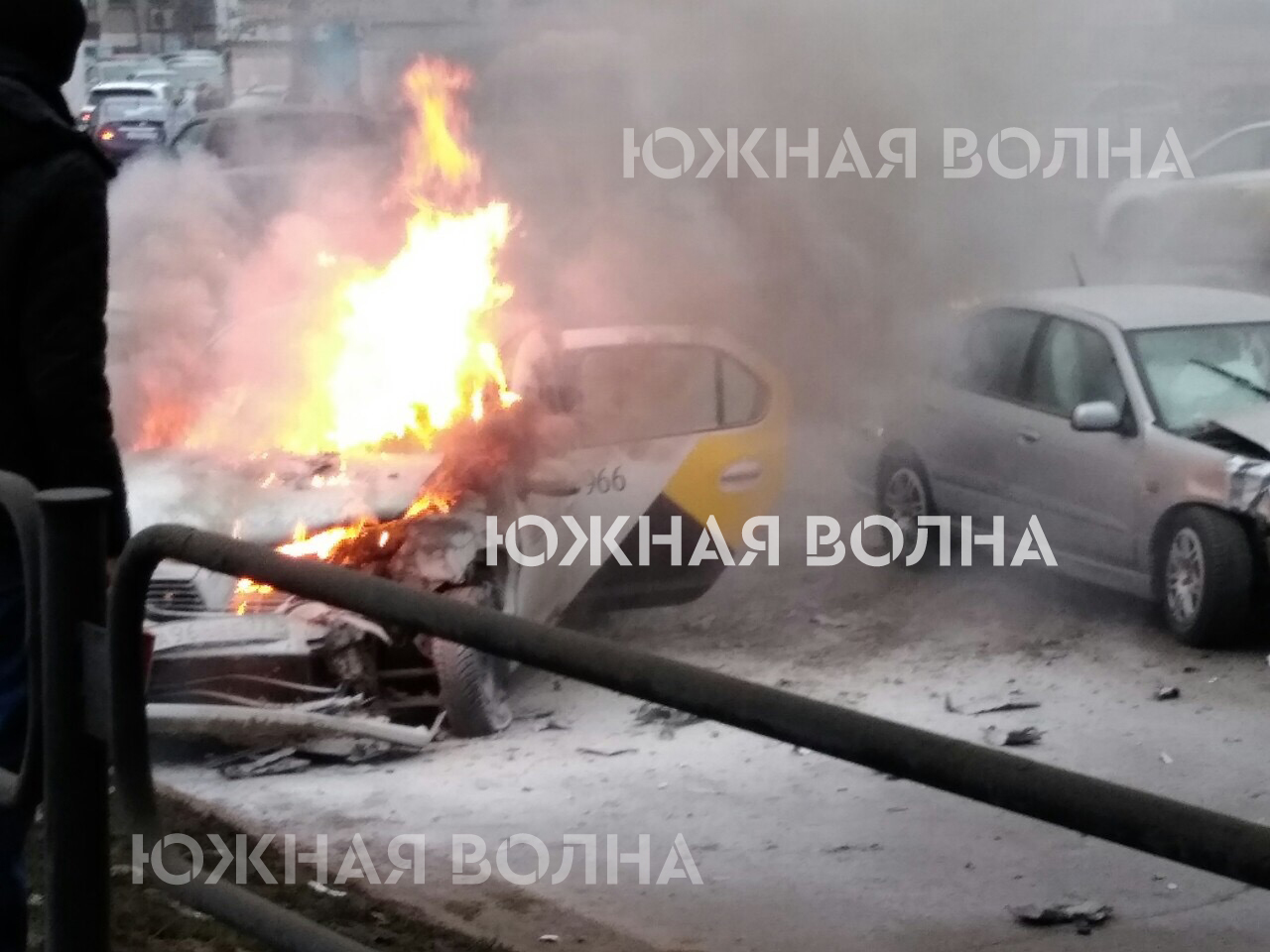 TAXI FIRES IN ASTRAKHAN AS A RESULT OF A RTA - Astrakhan, South Wave, Road accident, Crash, Longpost