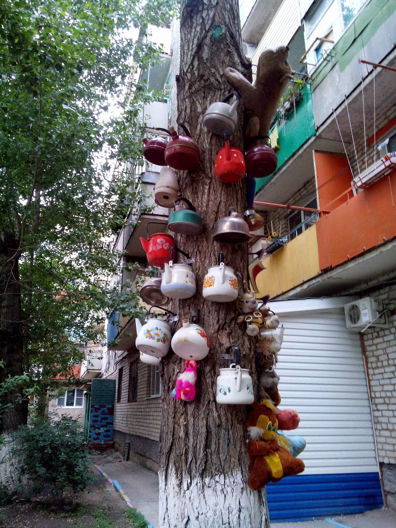 Christmas tree in Astrakhan - My, Christmas tree, Courtyard, , Kettle, Toys, Fantasy, Needlework