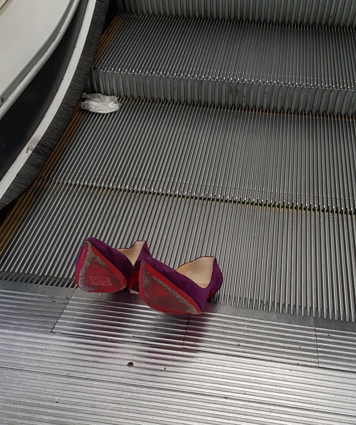 How to break an escalator - Shoes, Escalator, Breaking, Suddenly