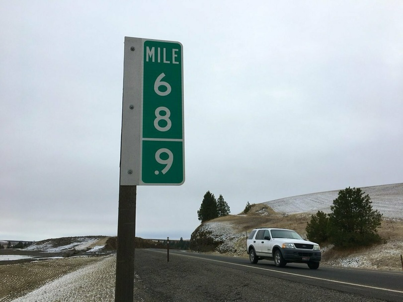 U.S. road signs showing 68.9 and 419.9 miles - USA, Road sign