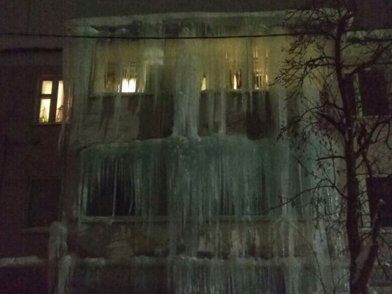 Icicles - The photo, Text, Icicles, House