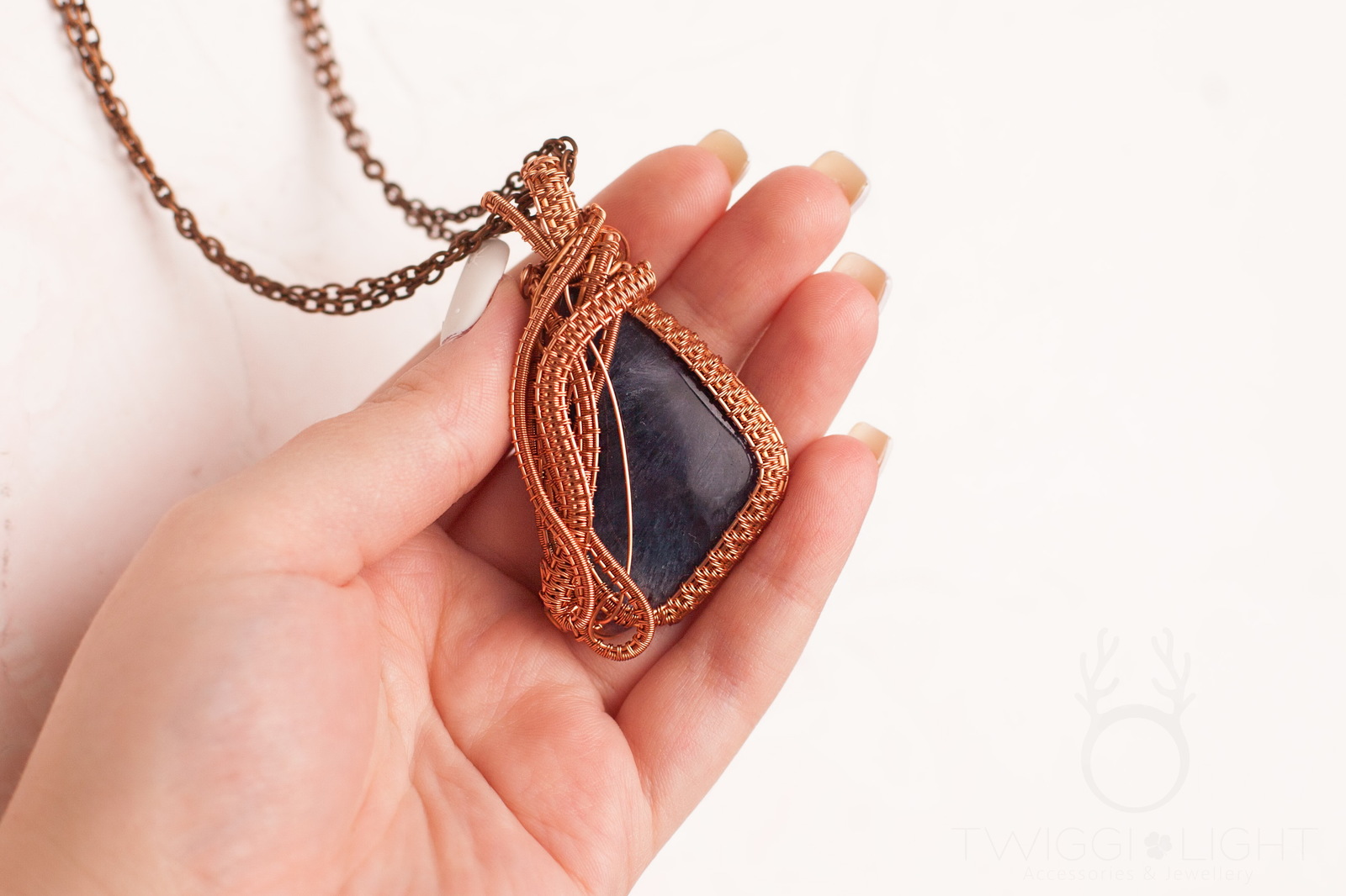 Pendant with fluorite - My, Needlework without process, Wire wrap, Pendant, Fluorite, A rock, Copper, Copper wire, Longpost