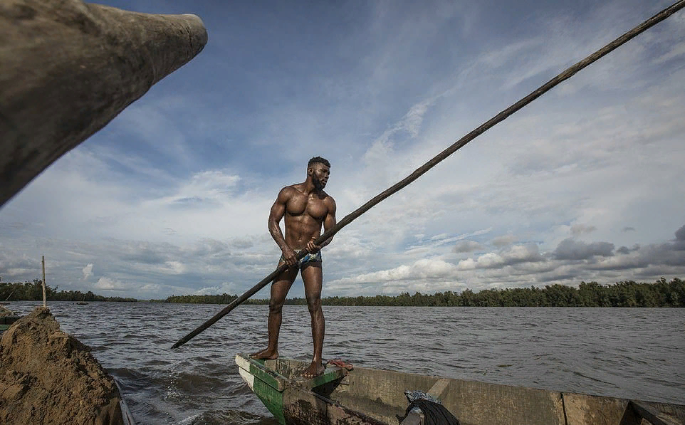 Muscular Cameroonians risk their lives every day to get sand from the bottom of the river - Work, Fitness, The photo, Longpost, Work