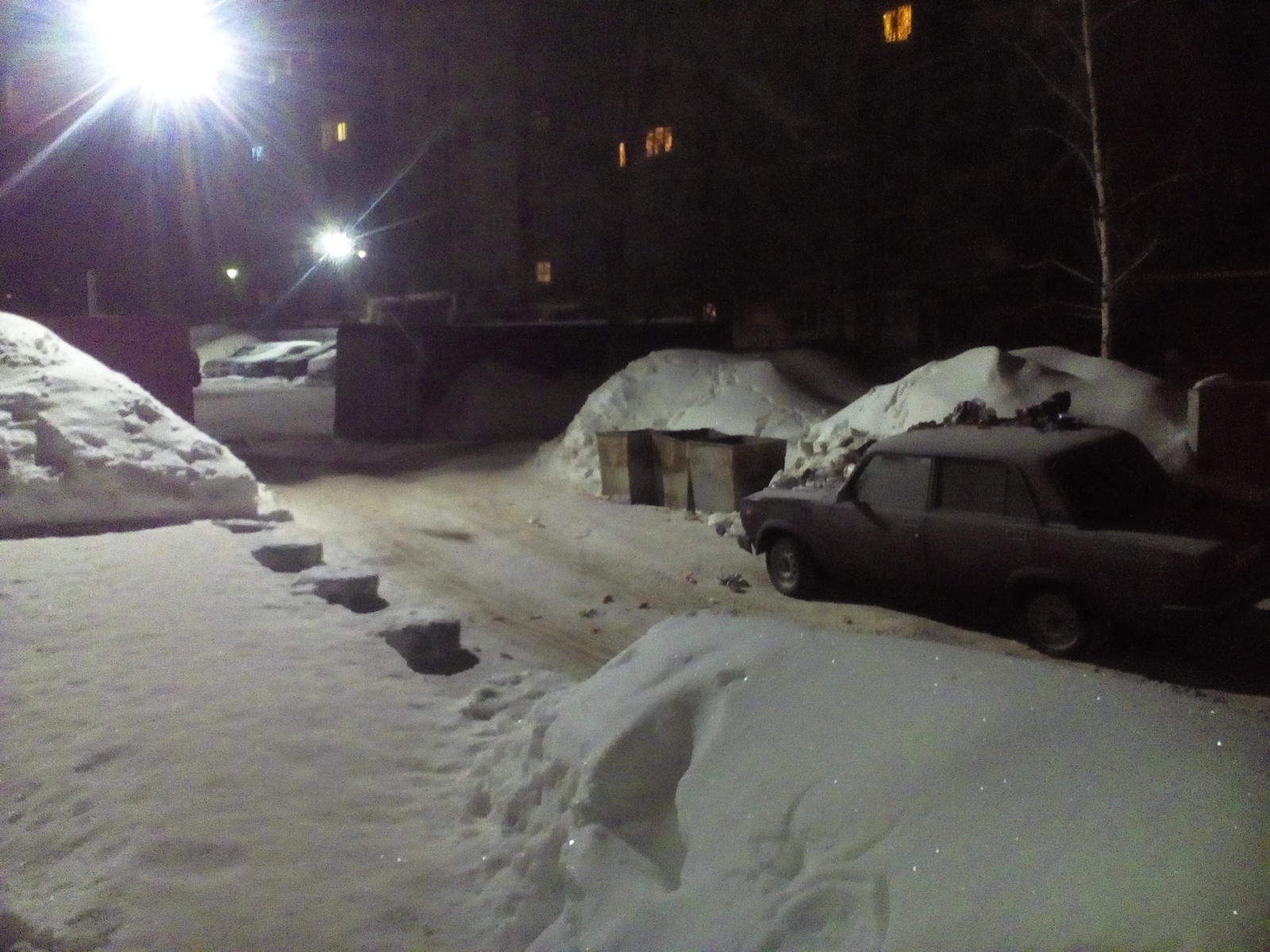 Do not block garbage cans with a car. - My, Garbage, Auto, Saratov