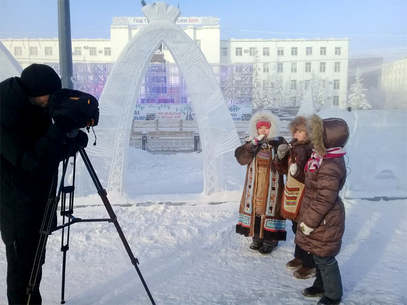 Первый канал заставил якутян есть эскимо в мороз - Длиннопост, Якутия, Мороз, Дети, Видео