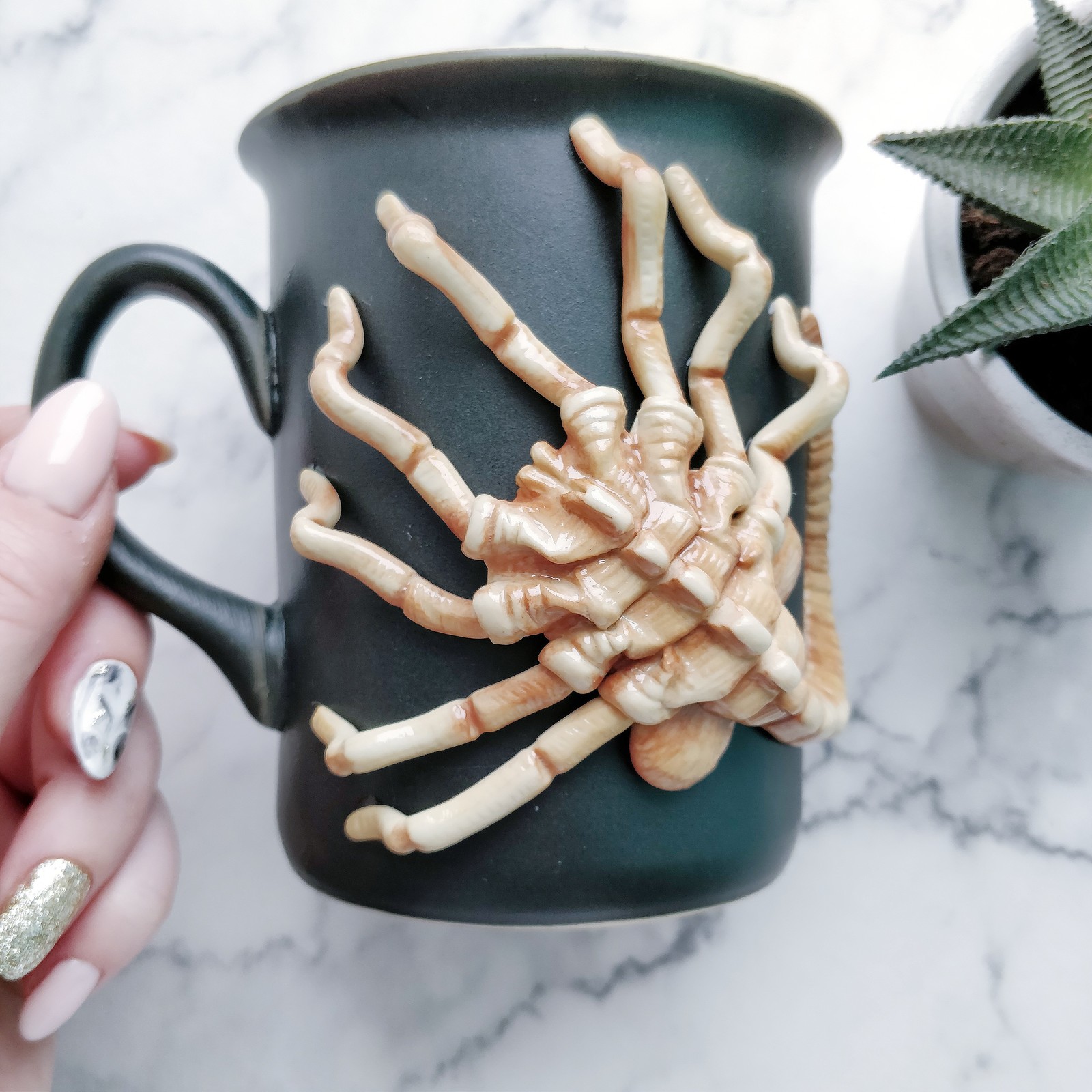 Facehook on a mug) - My, Handmade, Polymer clay, Alien movie, Face grabber, Mug with decor, Xenomorph, Longpost, Needlework without process