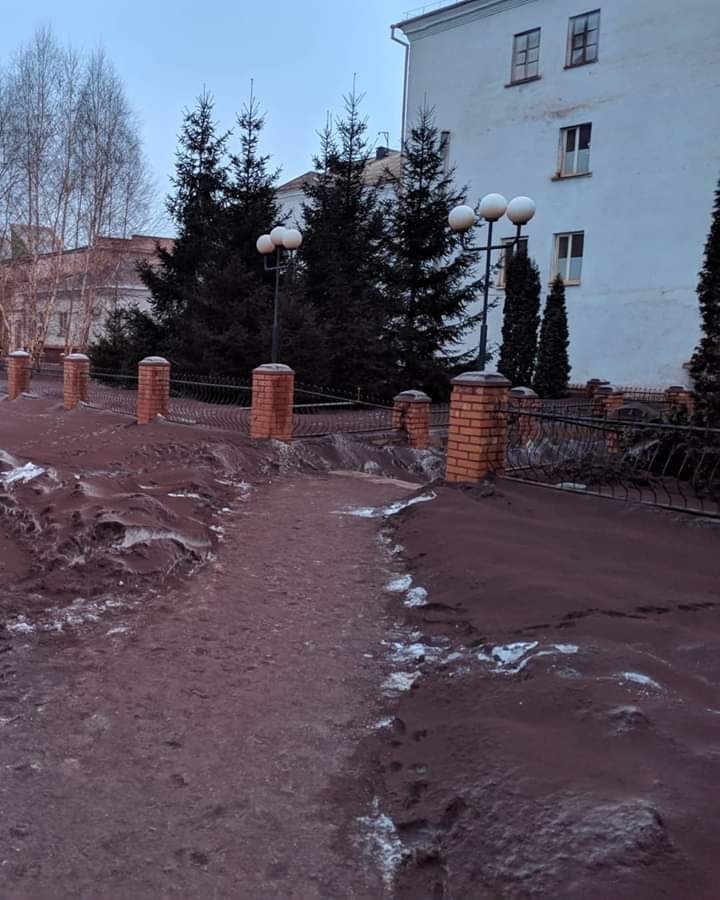 Hooray, red snow fell! - My, Garbage, Dust, Snow, Nature, Longpost