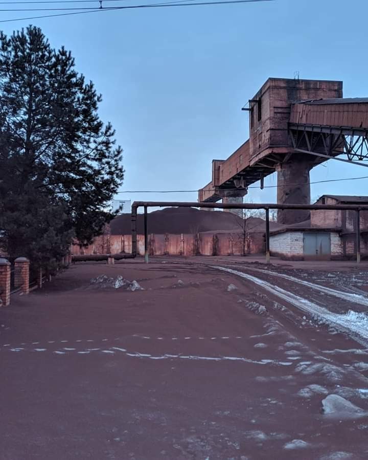 Hooray, red snow fell! - My, Garbage, Dust, Snow, Nature, Longpost