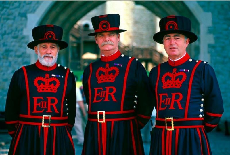 Beefeaters. Lovers of beef from the Tower of London. - England, Tower, , Longpost