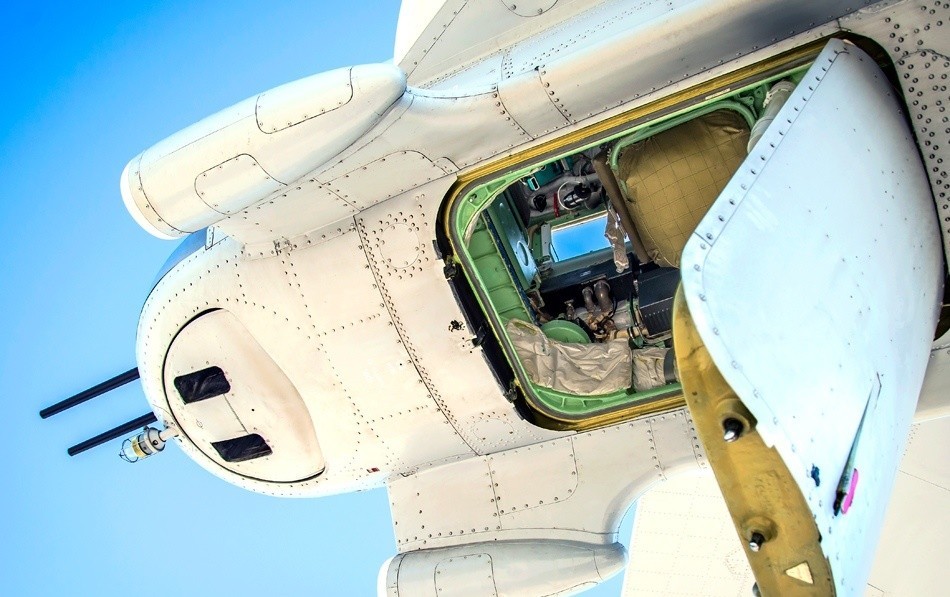 Entrance hatch to the aft cockpit gunner of the T-95 aircraft - Aviation, Luke, Weapon, Airplane, Military establishment, Tu-95