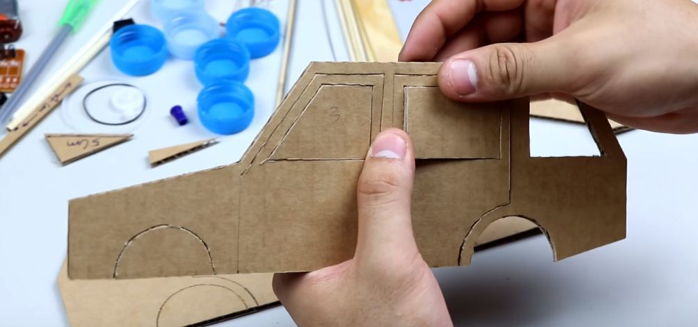 Как сделать машинку из картонной коробки своими руками- простая инструкция для молодого папы