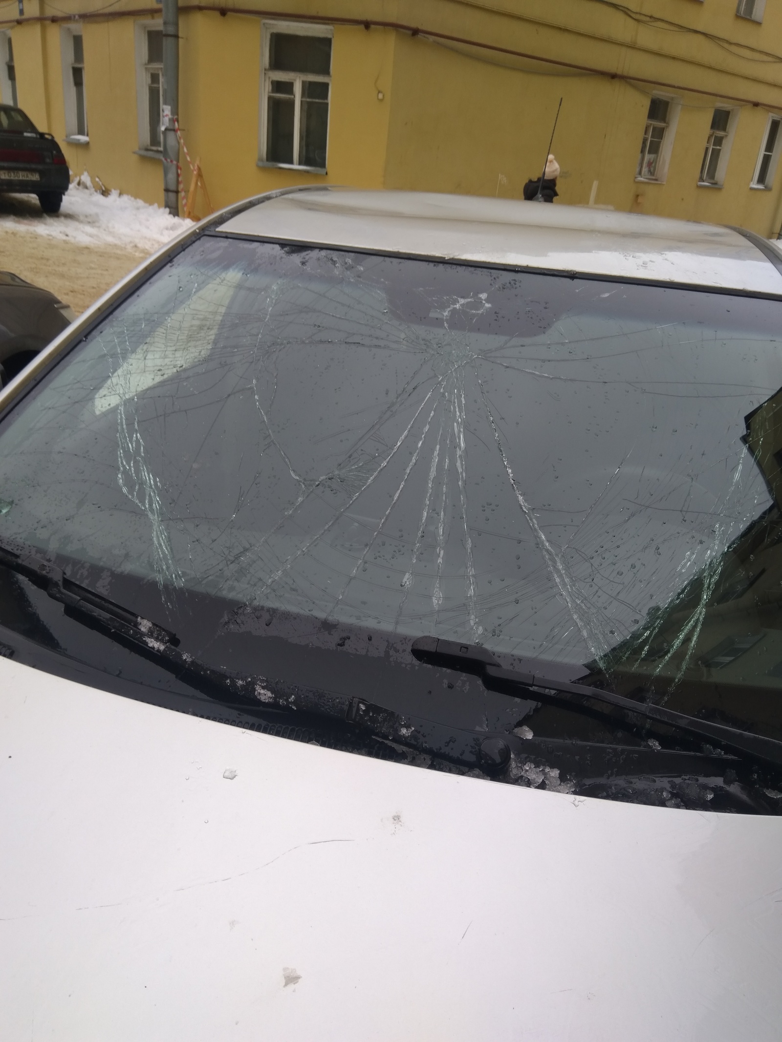 The car was smashed with ice from the roof. - My, League of Lawyers, No rating, Longpost