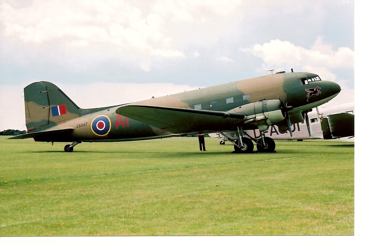 C-47 на летном поле - Моё, Douglas DC-3, Us Air Force, История авиации, История, Самолет, Авиакомпания, Высадка в нормандии, Вторая мировая война, Длиннопост