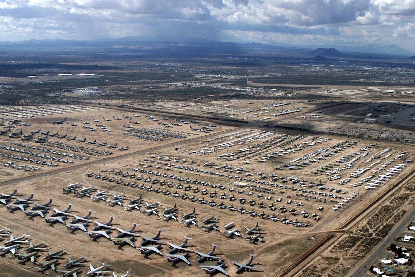 Planes in the desert - The photo, , 