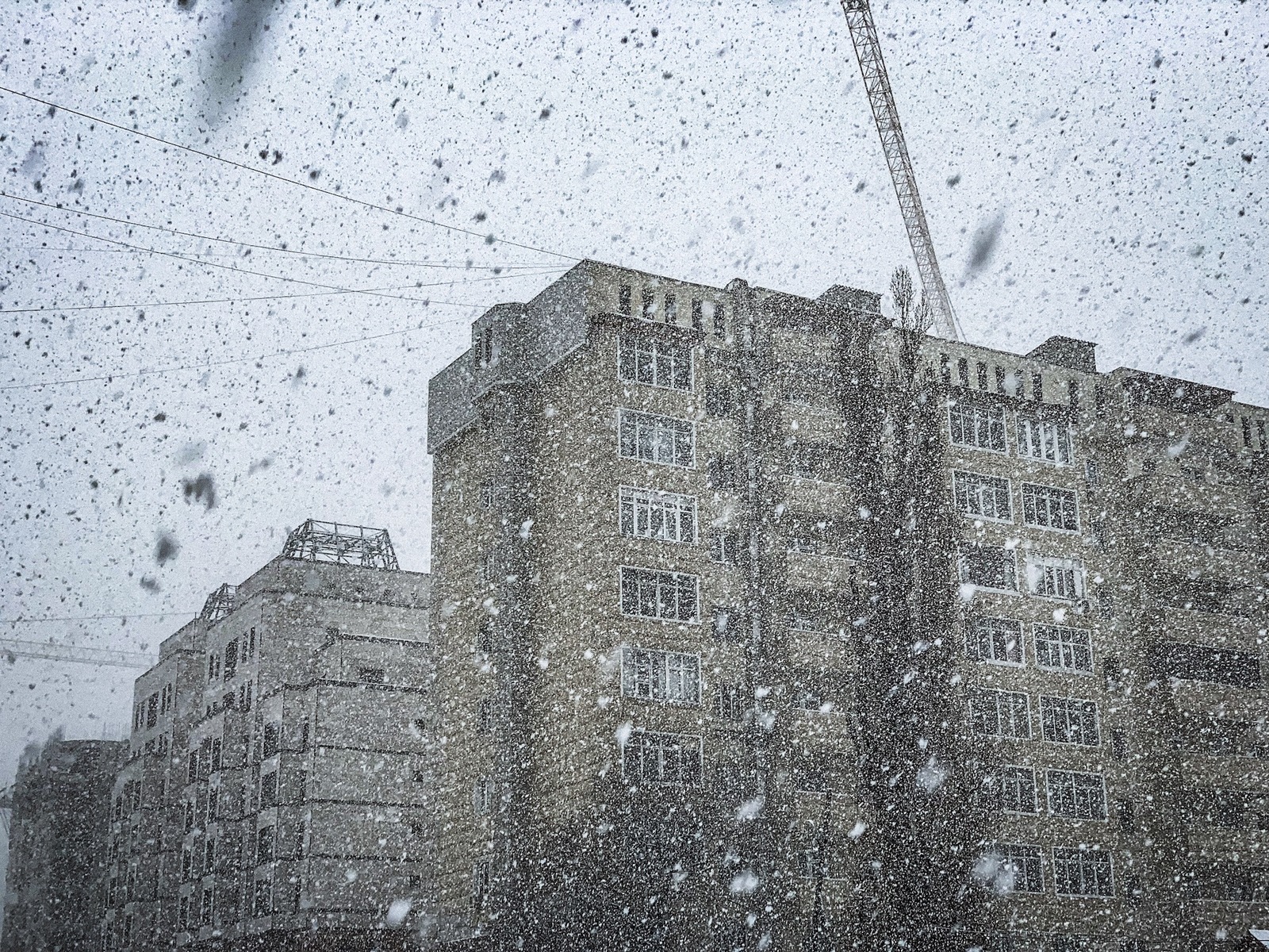 Here comes the black snow. - My, The photo, , Winter, Kazakhstan, Architecture, Snowfall, Almaty, Longpost, 