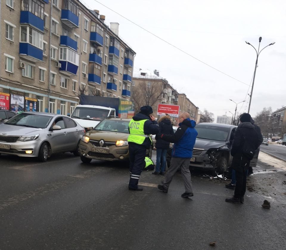 Зажал руку гаишнику и прокатил. | Пикабу