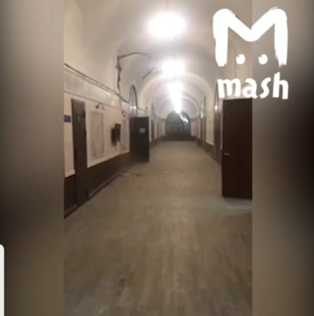 The teacher saved about a hundred people from death during the collapse of the roof and building of the university - Saint Petersburg, University, Collapse, Teacher, Vigilance, GIF, Longpost, ITMO