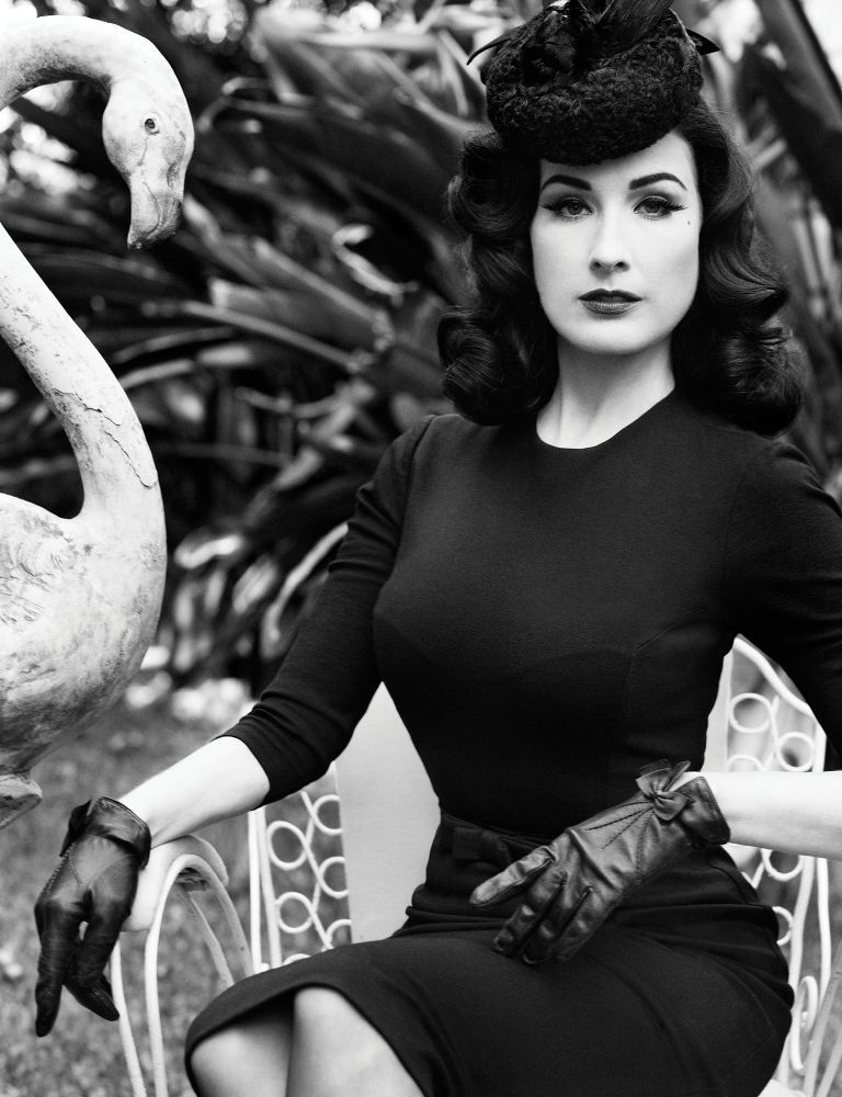 Dita Von Teese королева бурлеска - NSFW, Dita Von Teese, Бурлеск, Эротика, Красота, Брюнетка, Гифка, Картинки, Длиннопост