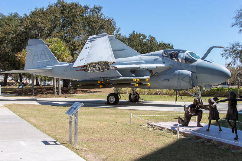 А-6/ЕА-6 Intruder.Железный головастик с авианосца. - Самолет, Интрудер А-6, Длиннопост, Grumman, Штурмовик авиация