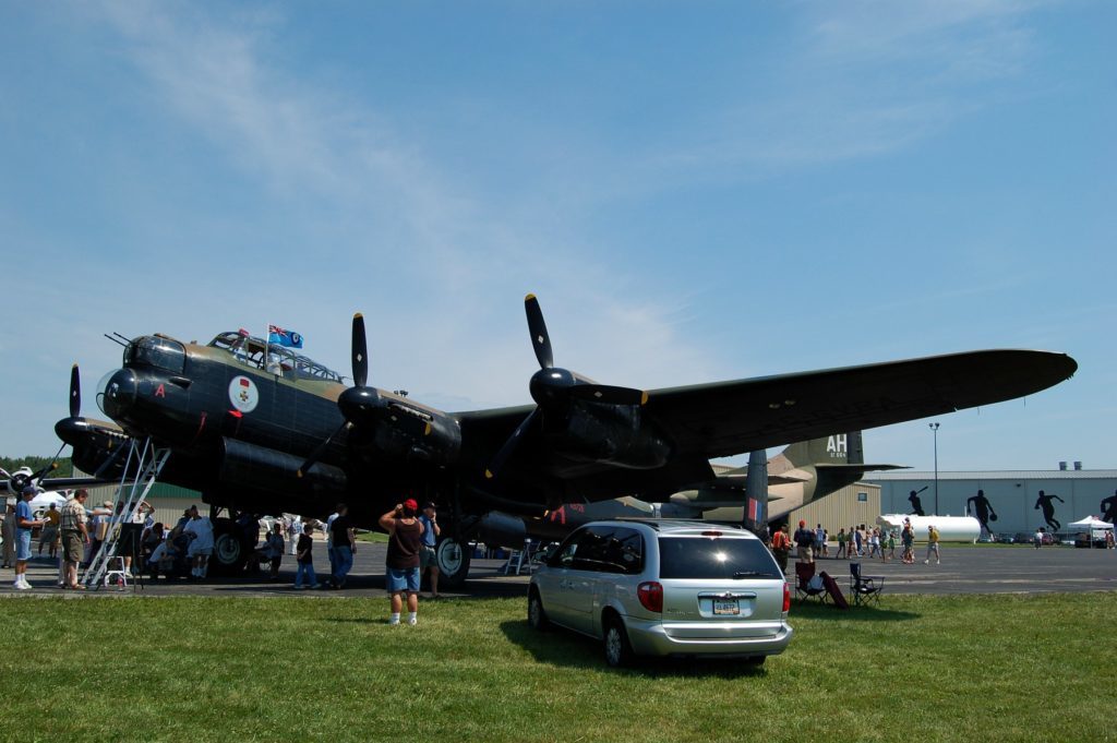 Avro Lancaster.Суровый черный британец. - Вторая мировая война, Англия, Бомбардировщик, Авро Ланкастер, Длиннопост