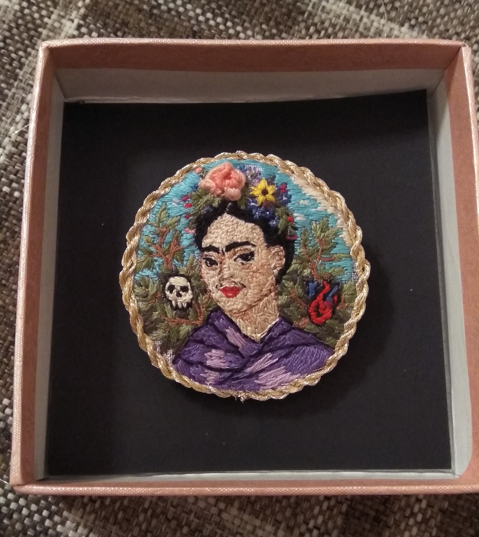 My first stitch brooch. - My, Needlework with process, Embroidery, Satin stitch embroidery, Brooch, Frida Kahlo, Needlework, Longpost