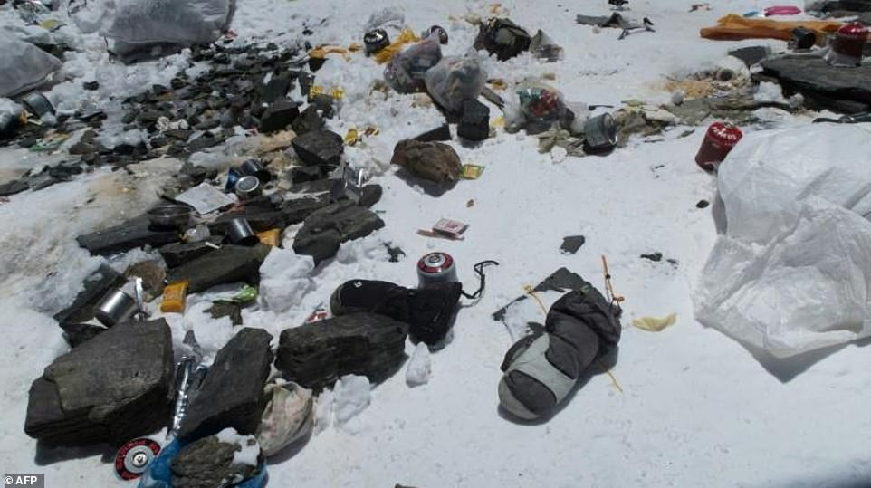 Tourists have managed to turn even the highest mountain in the world into a dump. - Everest, Garbage, Ecology, Waste recycling, Nature and man, The mountains, China, Longpost, Nature