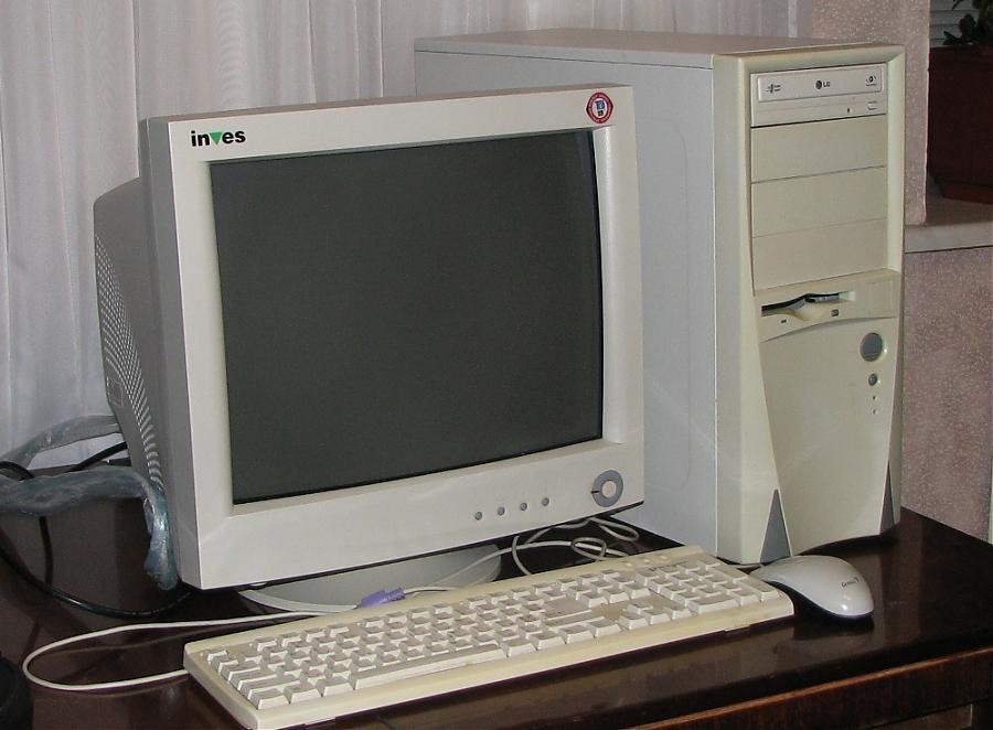 Monitor 2000. Монитор ЭЛТ С системным блоком. Старые компы 2000 спереди. Старый монитор ПК. Старые мониторы для компьютера.