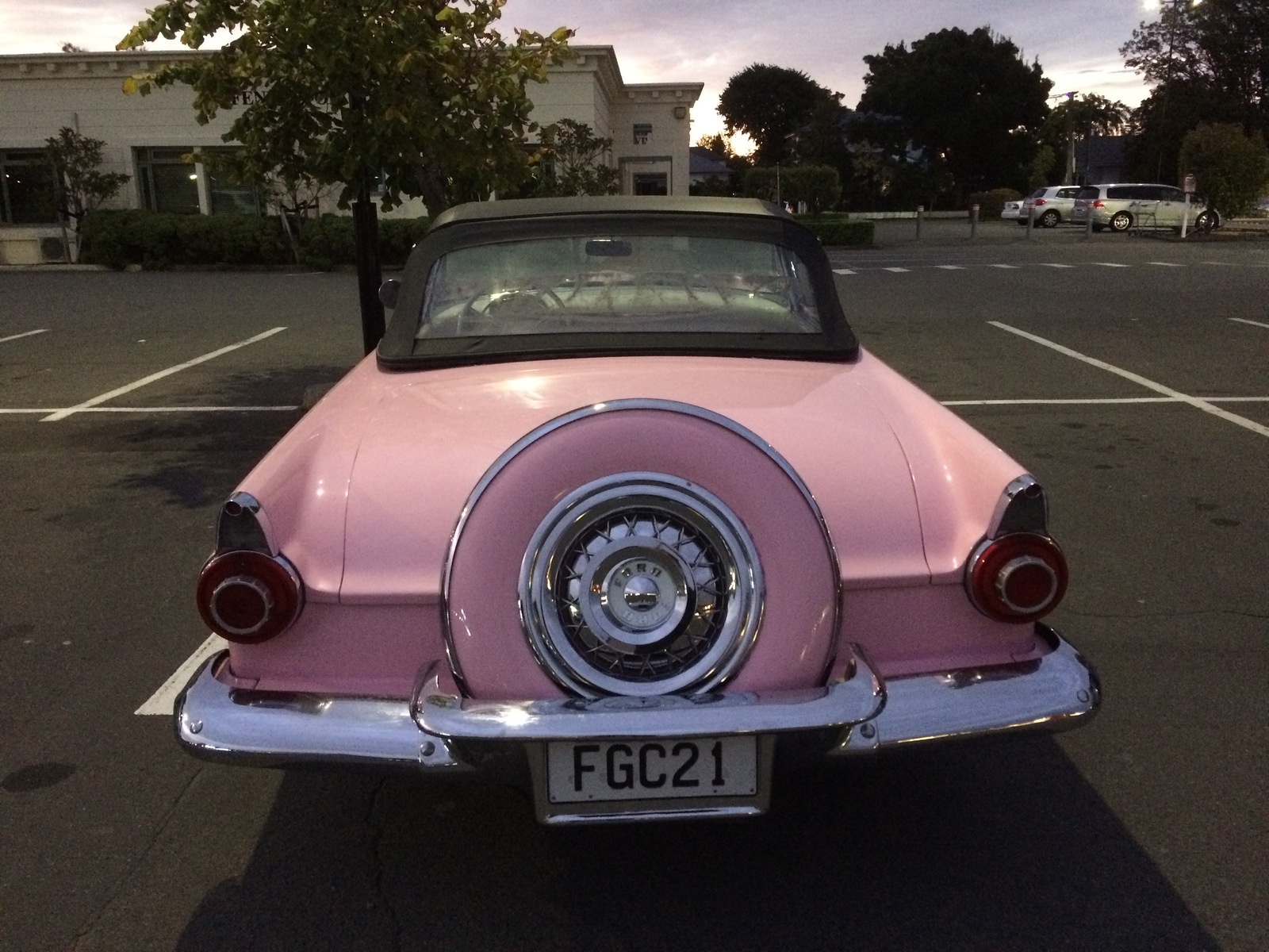 A delightful 1955 Ford Thunderbird. Had Dial-o-Matic electric seats that went backwards when the ignition was off, making getting in and out easier. - My, Ford Thunderbird, Automotive classic, American auto industry, Longpost