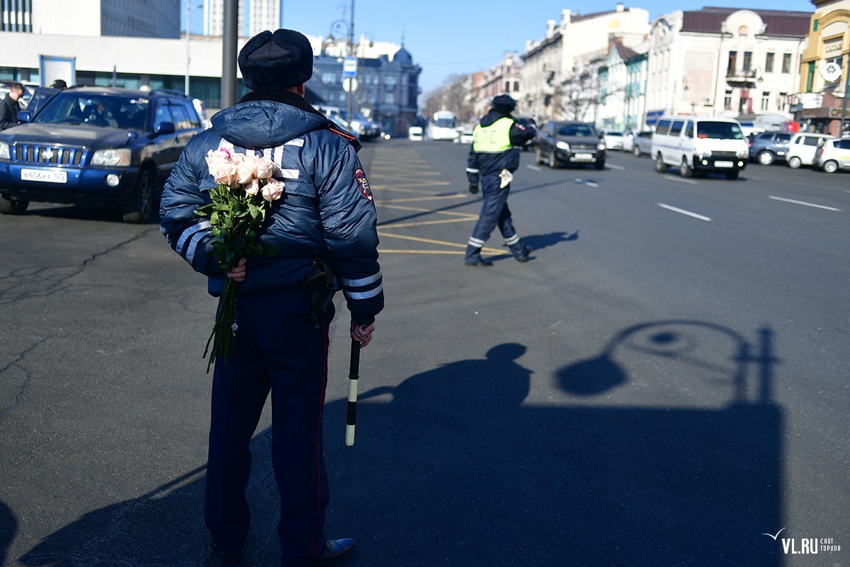 Поздравление женщин с 8 марта от ГИБДД Владивосток | Пикабу