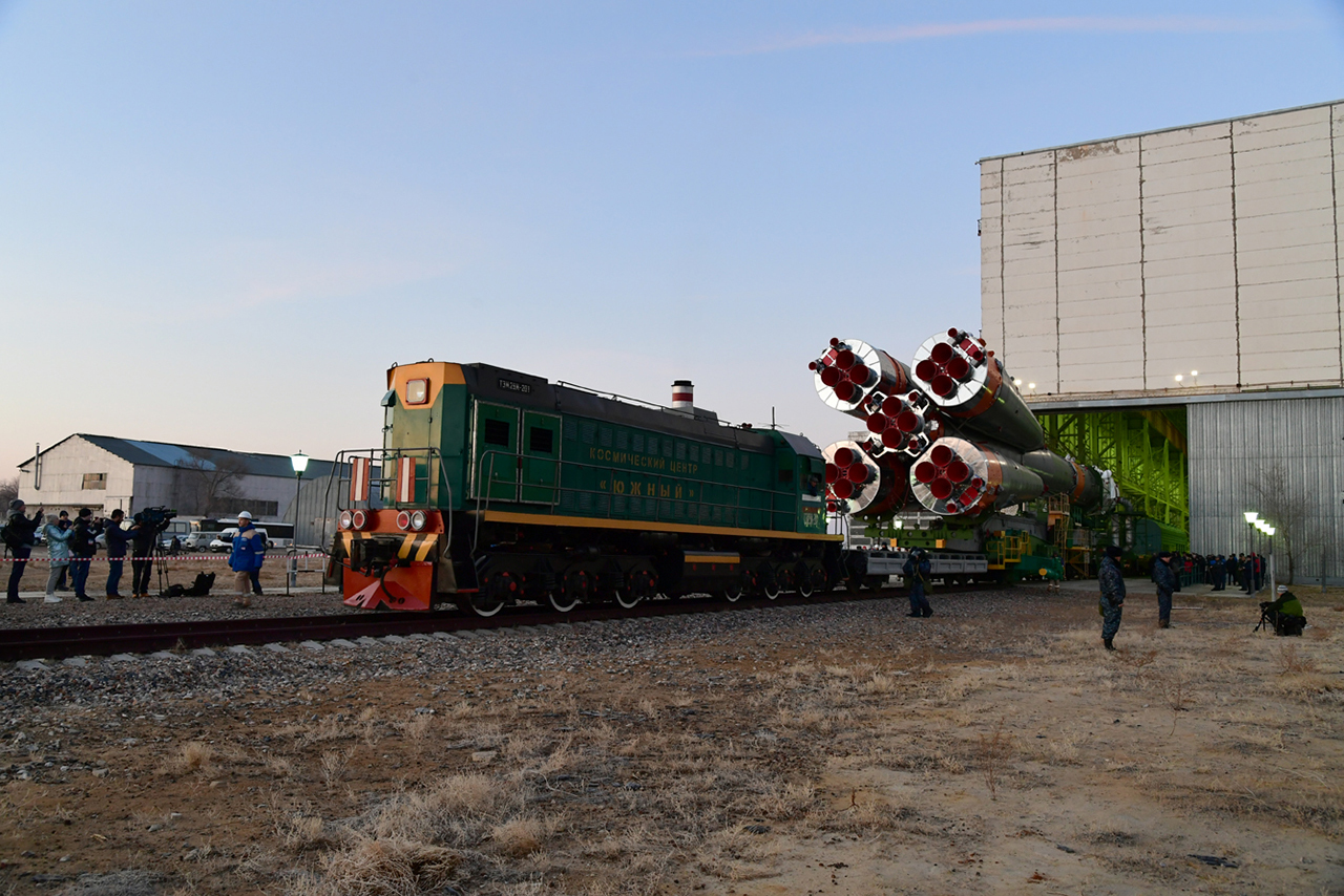 Rocket Soyuz-FG taken to the launch pad and ready for launch - Rocket, Union, Baikonur, Space, Video, Longpost