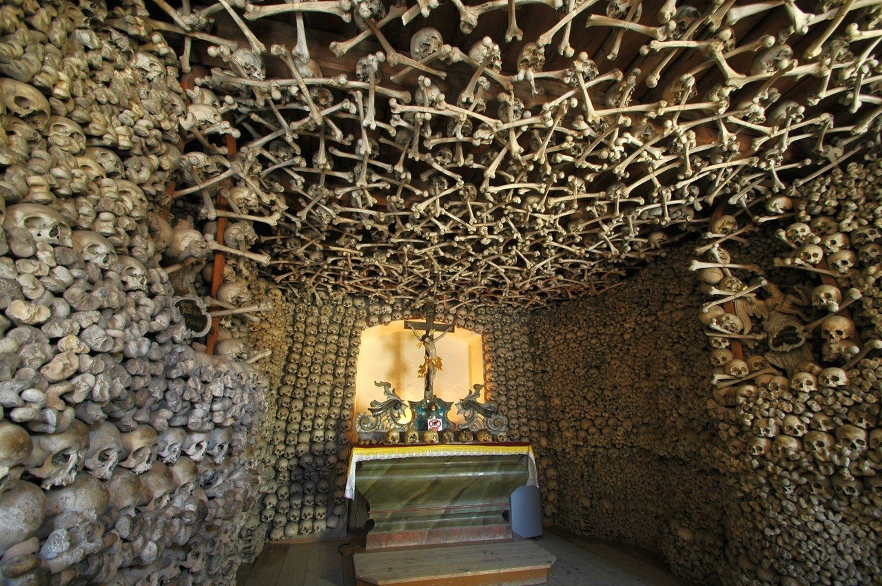 Crypt of bones - Склеп, Кости, Церковь, Длиннопост