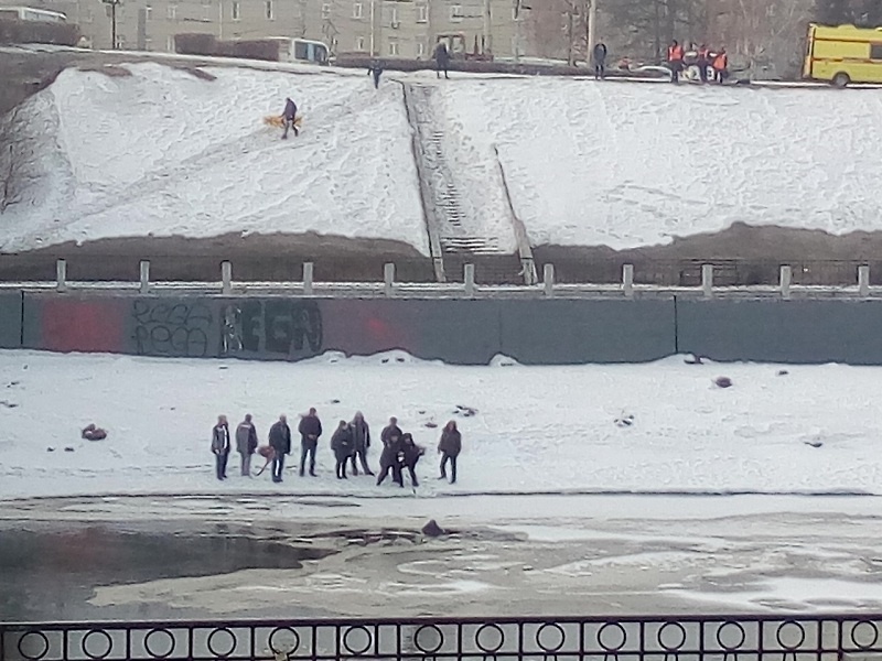 Чп в Омске.Мужчина упал с моста в Омку - Омск, ЧП Омск, Падение, Омь, Река, Лед, Омка, Видео