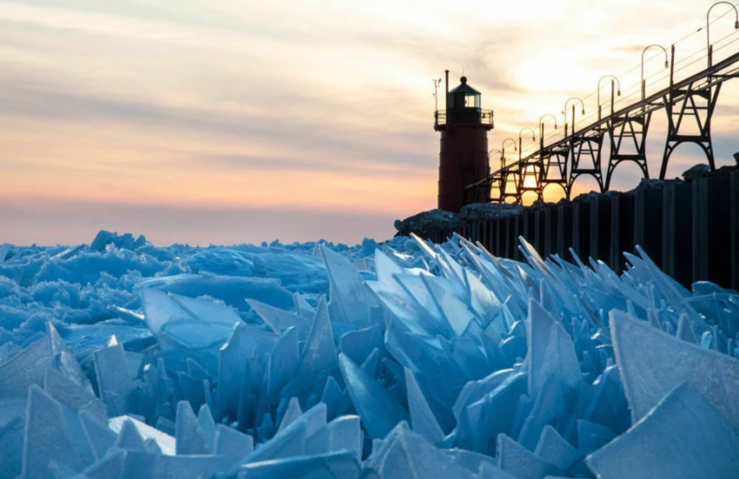 Bristled Lake Michigan - Lake, Ice, America