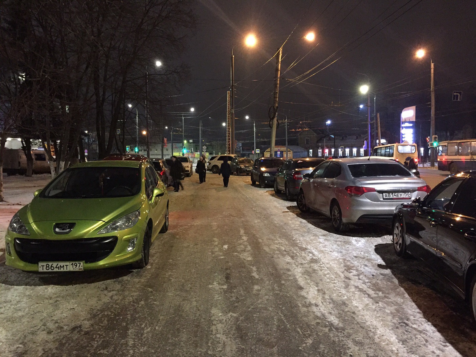 Полная некомпетентность или как открыть в центре города большую бесплатную  парковку | Пикабу