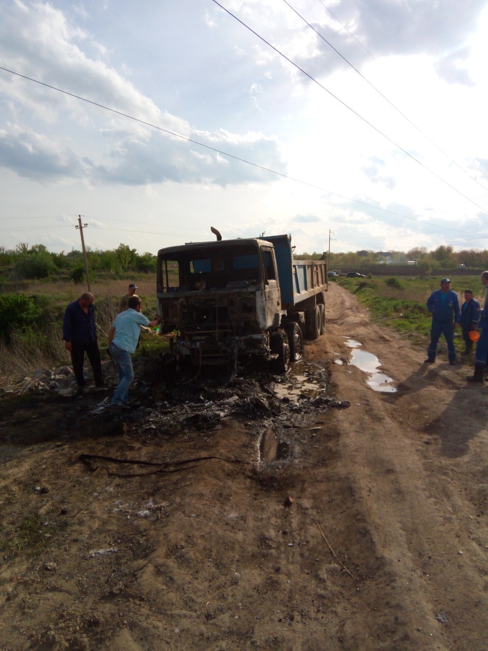 Why shouldn't you park your truck under power lines? - My, Safety engineering, Electricity, Stupidity, Dangerous driving