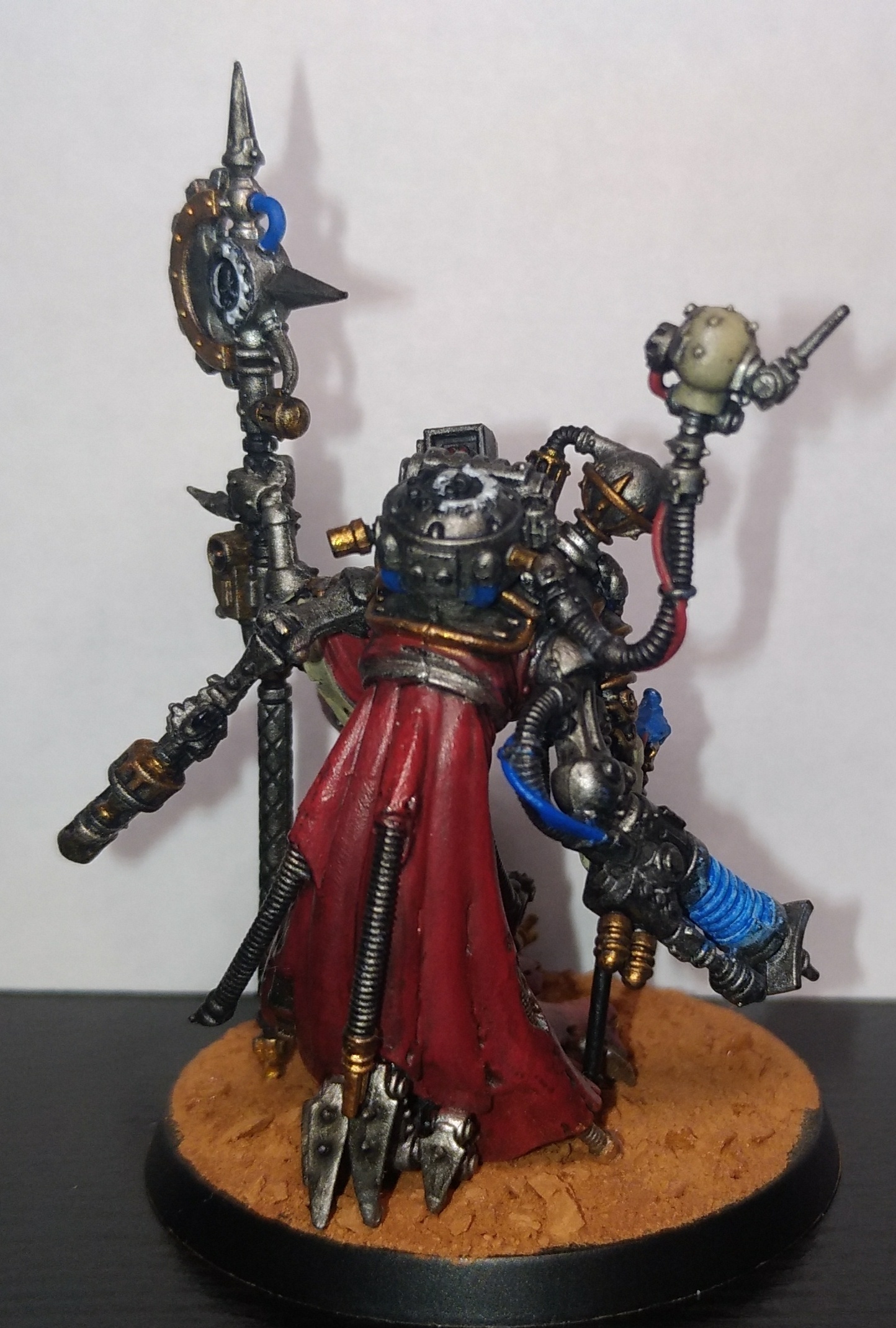 Продолжаем красить механикумов - Моё, Warhammer, Warhammer 40k, Adeptus Mechanicus, Magos, Покраска миниатюр, Wh miniatures, Длиннопост