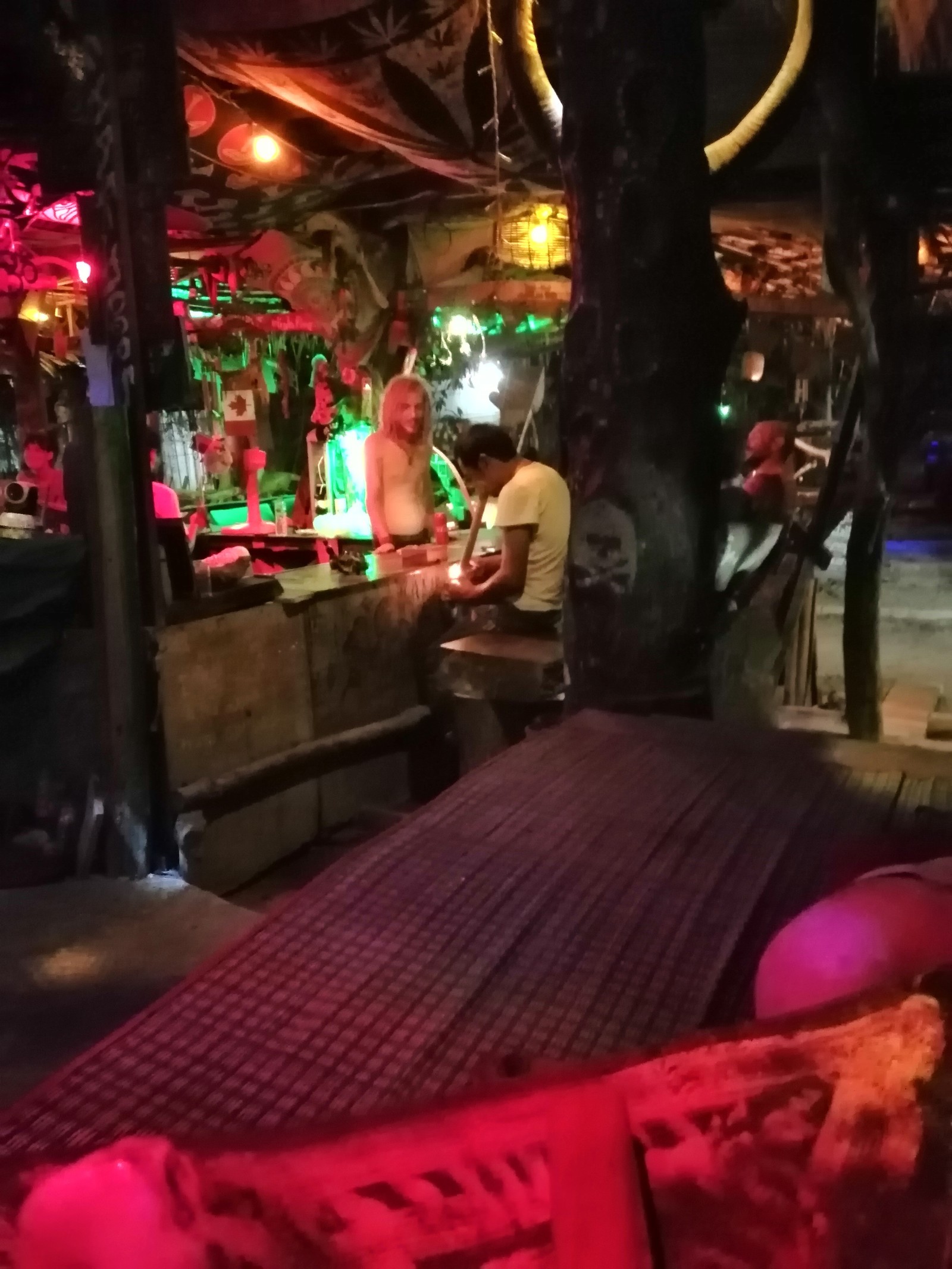 Something is wrong here.. - My, Thailand, Reggae, Bar, Krabi, Parallel universe