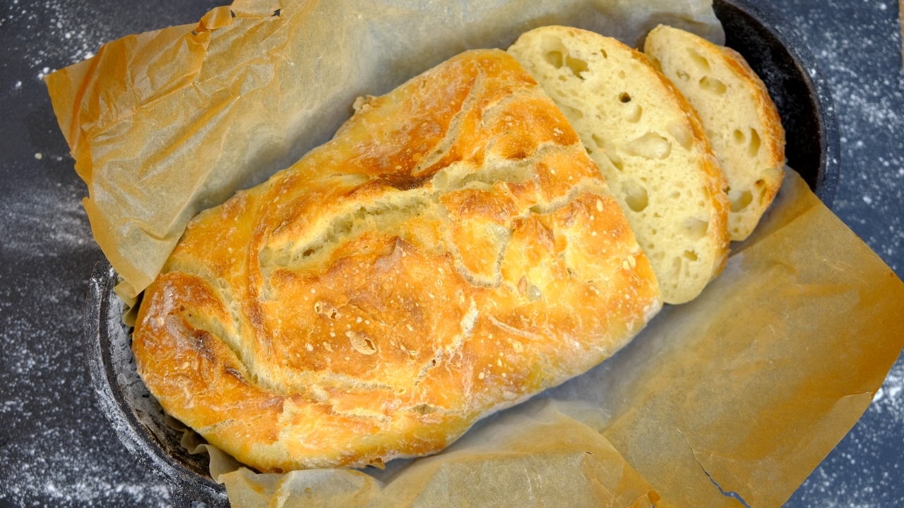 Bread without kneading (very easy recipe) - My, Bread, Recipe, Video, Longpost