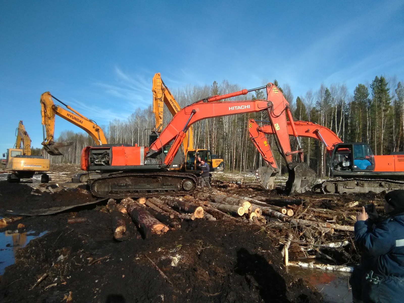 Oh, it's hard work... - My, Excavator, The rescue, Swamp, Longpost