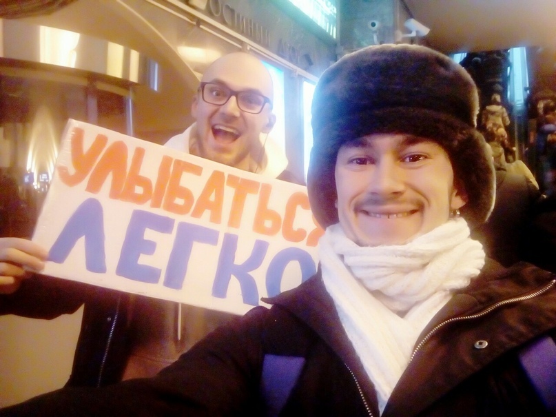 “Smiling is easy”: how a guy with a cardboard box revived the St. Petersburg metro - My, Subway, , Metro, Instagrammers, Bloggers, Video, Longpost