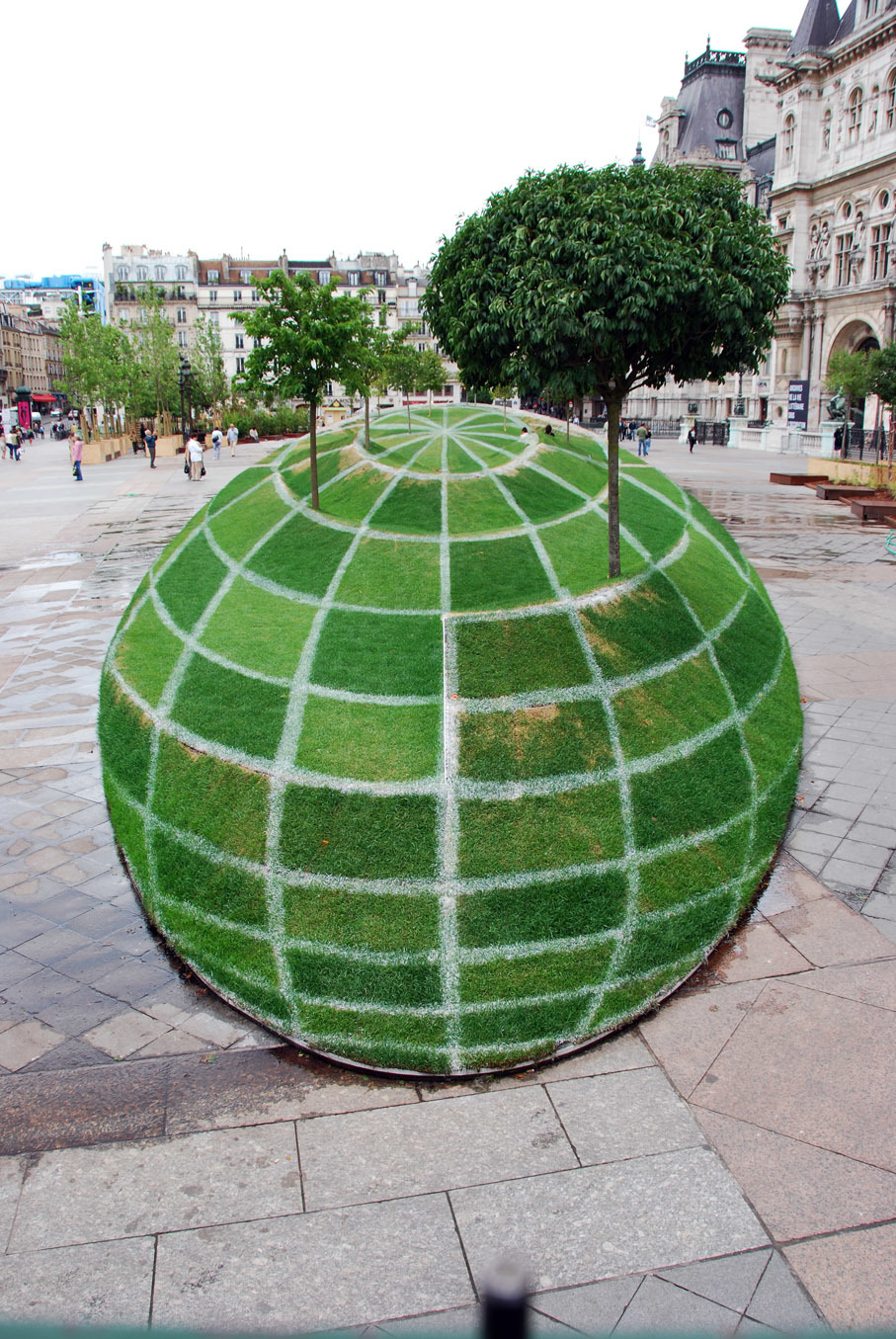 Visual illusion near Paris City Hall - Paris, Illusion, Flat land, Longpost