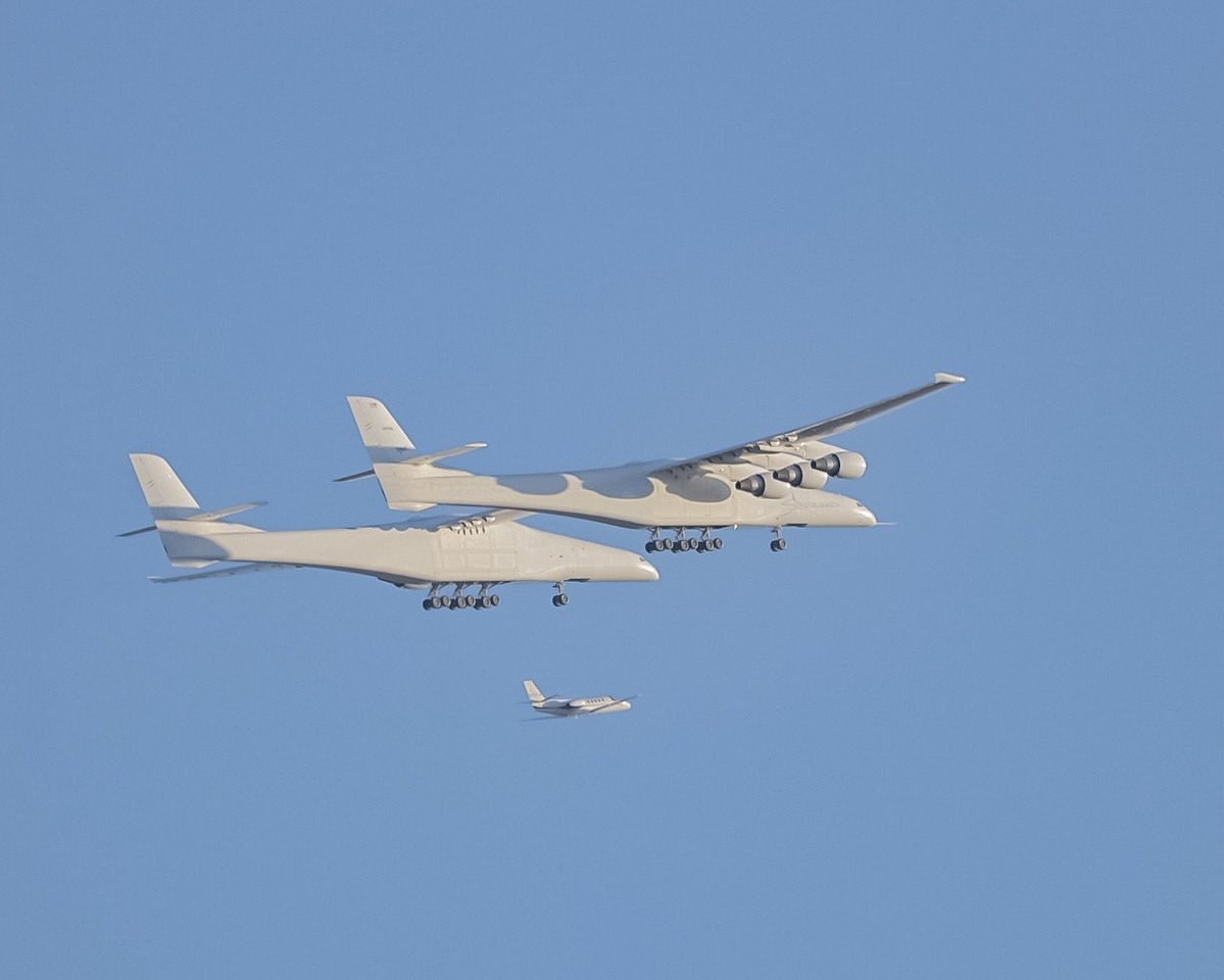 The largest plane in the world took to the skies - Airplane, Record, Longpost