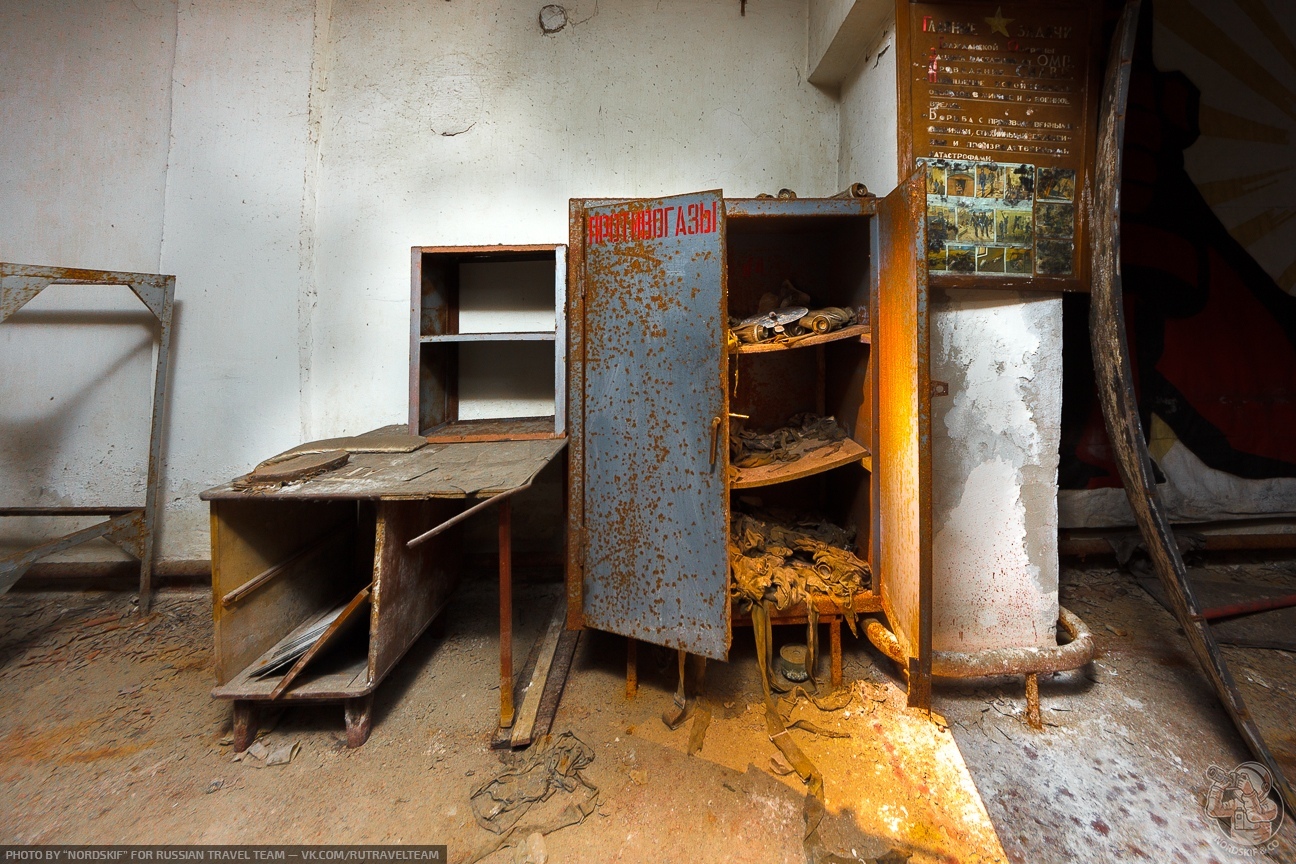 Abandoned bomb shelter with beautiful Soviet posters - My, Omsk, Bomb shelter, Zsgo, Soviet posters, Urbanphoto, ZSGO Club, Longpost