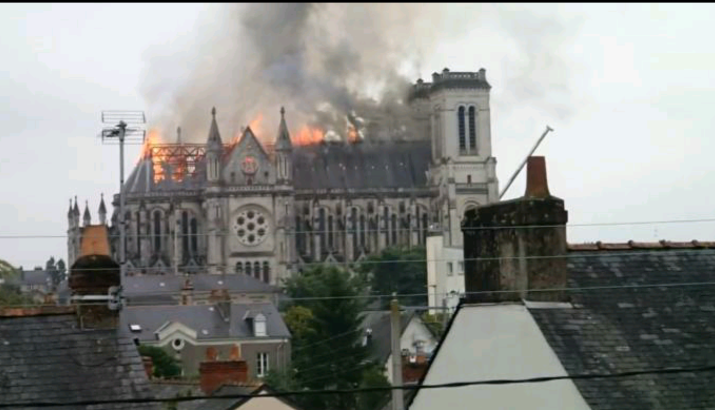 Culture shock - Story, The culture, Paris, Shock, Incident, Notre dame cathedral, France, Fire