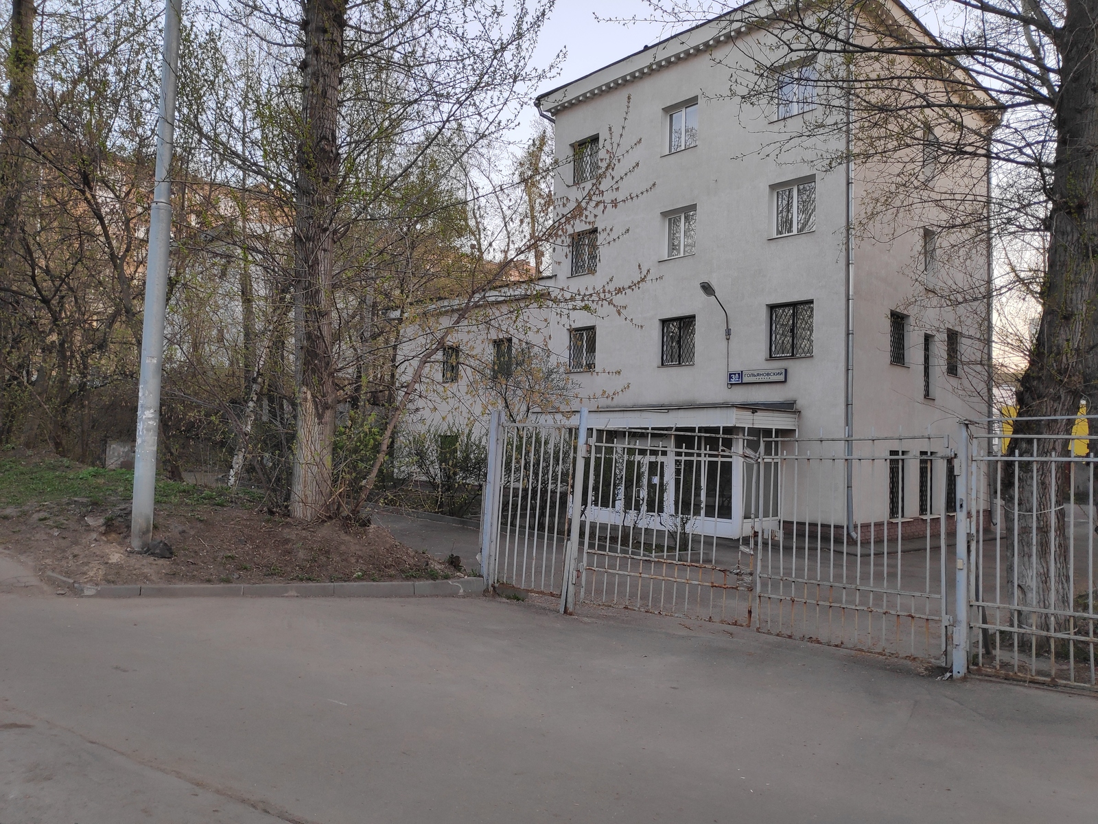 The main thing is that the gate is in place! - My, Building, Moscow, Longpost