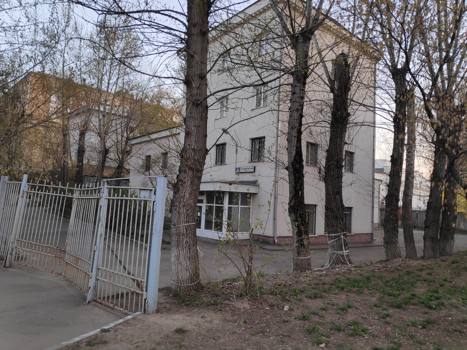 The main thing is that the gate is in place! - My, Building, Moscow, Longpost