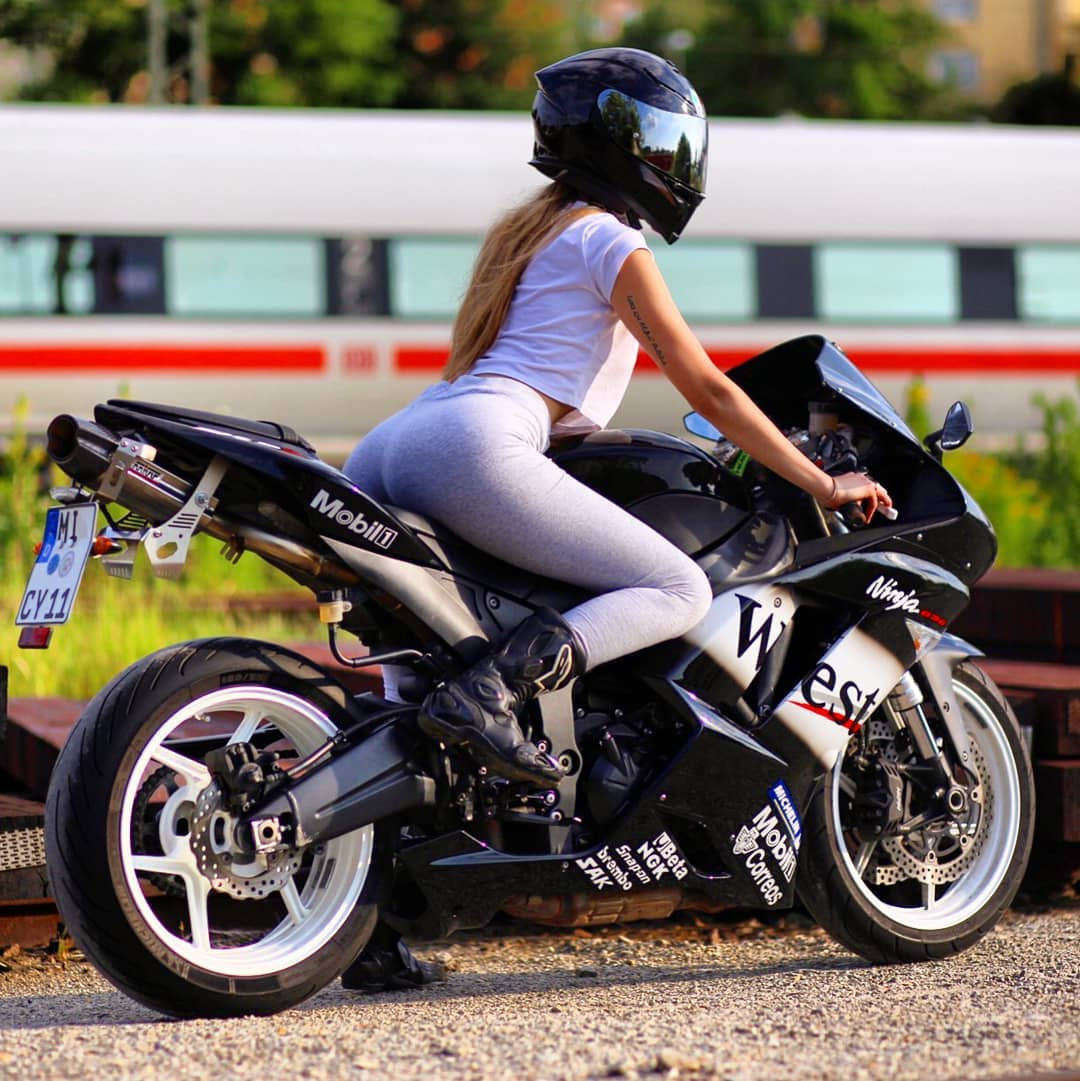 climbed - Girls, Motorcycles, Kawasaki, Moto