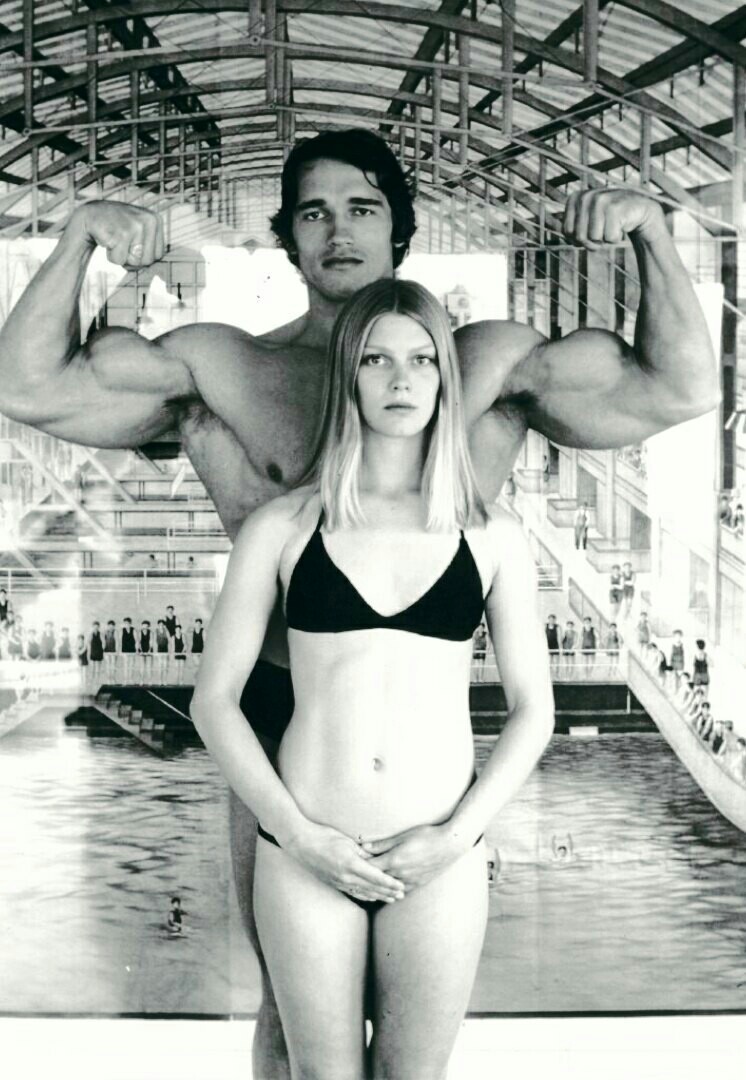 Arnie and girls - NSFW, Arnold Schwarzenegger, The photo, Girls, Longpost