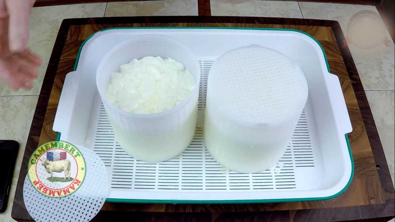 Рецепт сыра микроволновке. Сыр в микроволновке. Домашний сыр в йогуртнице рецепты. Чахан сыр как есть. Как. Сделать порционный камамбер в домашних условиях.