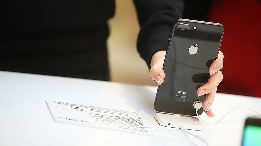 Продажи iPhone рухнули на 17% по итогам первого квартала - iPhone, Новый айфон, Продажа